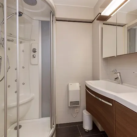 Paradis In Apartment *