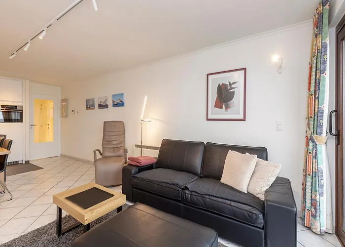 In By Marina Views * 布兰肯贝赫