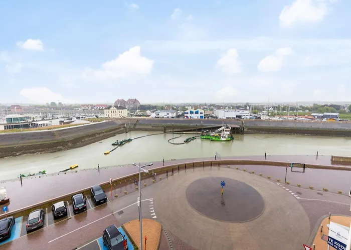 In By Marina Views * 布兰肯贝赫